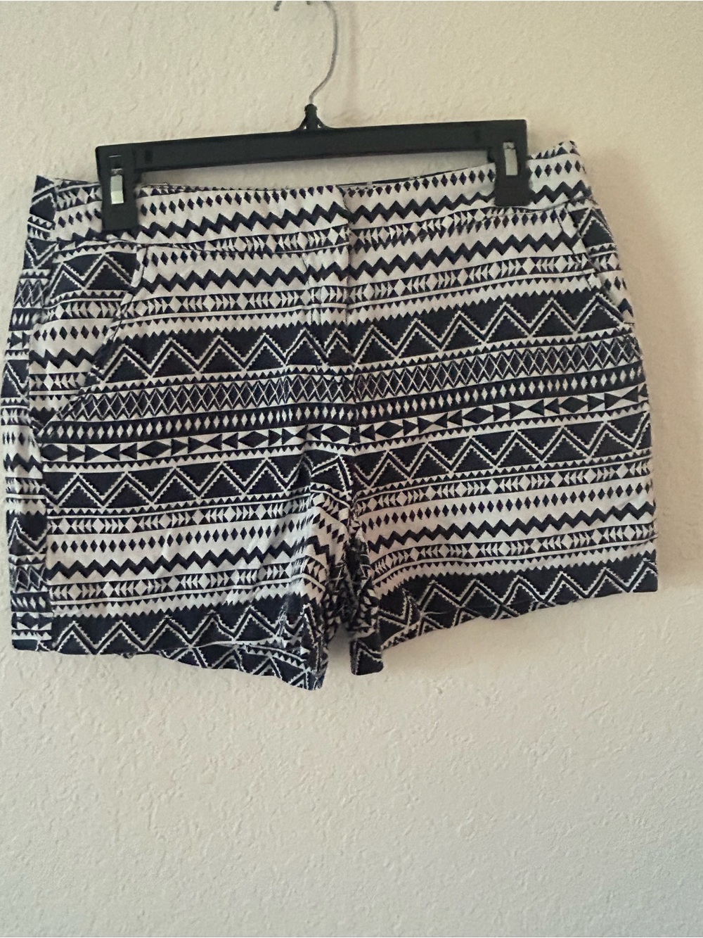 Black & White Aztec Print Women's Bermuda Shorts